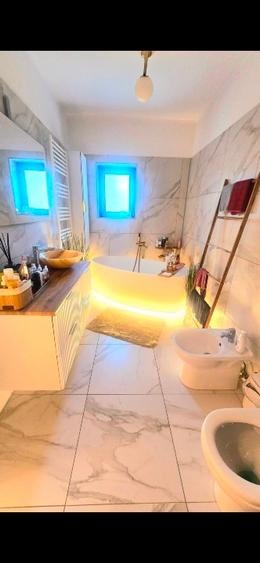 Casă individuală cu 5 camere cu Canalizare în Central