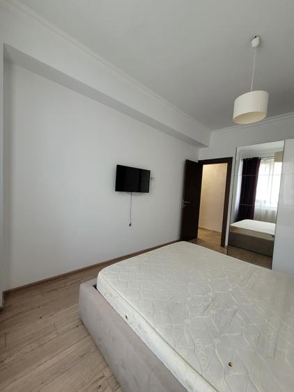 Apartament cu 3 camere semidecomandat, mobilat în Central