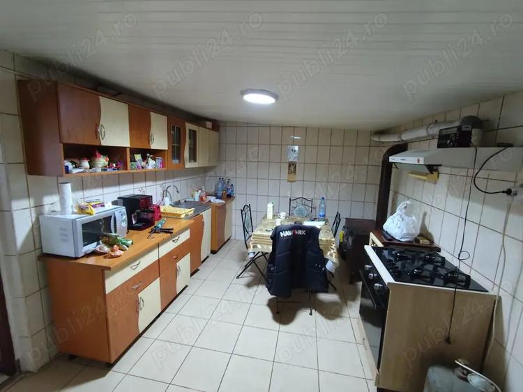 Casă cu 3 camere în Băleni