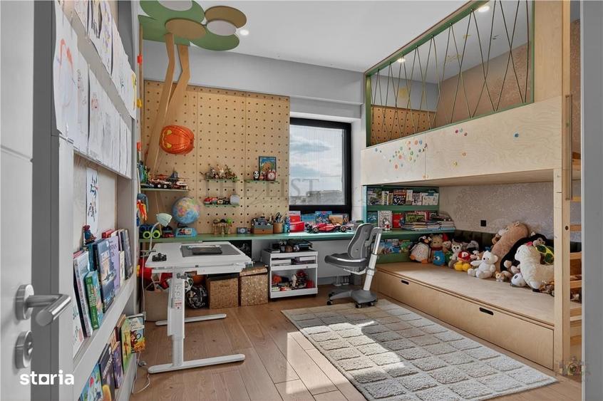 Apartament cu 4 camere decomandat în Tunari