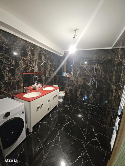 Casă cu 5 camere cu Teren 500 Mp în Central