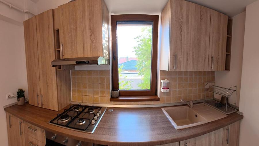 Apartament cu 2 camere decomandat, mobilat în Titan
