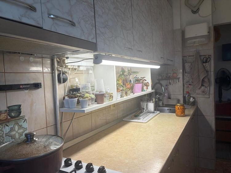 Apartament cu 3 camere semidecomandat, mobilat în Brâncoveanu