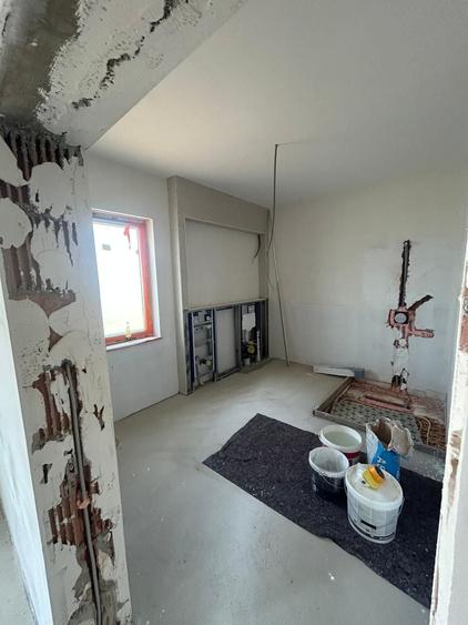 Apartament cu 3 camere decomandat în Stamate