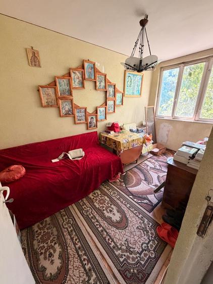 Apartament cu 3 camere semidecomandat în Micro 19