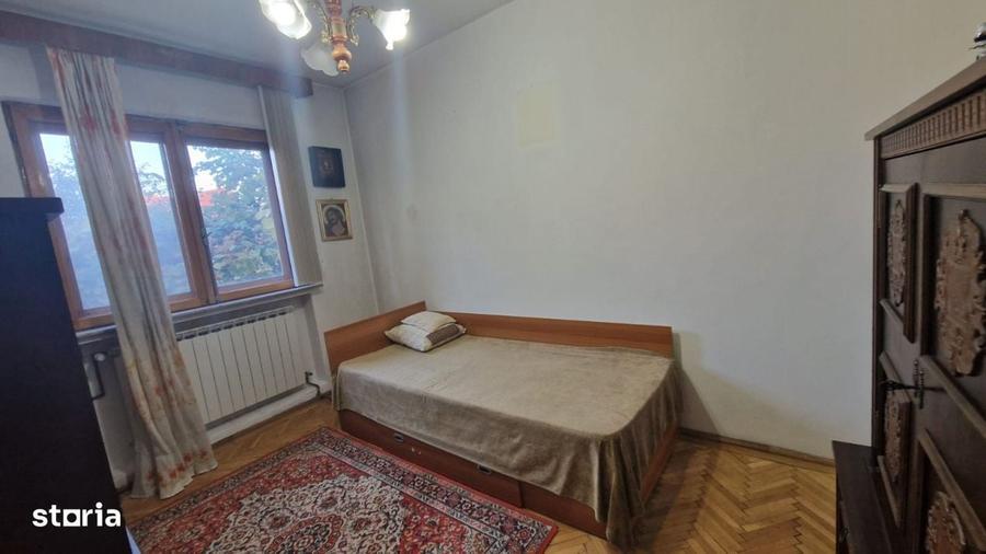 Casă cu 4 camere cu Teren 163 Mp în Central
