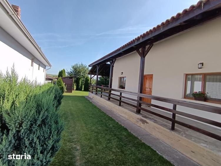 Casă cu 4 camere cu Teren 740 Mp în Central