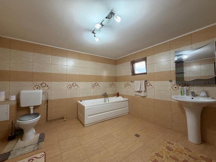 Casă individuală cu 4 camere cu Canalizare în Micești