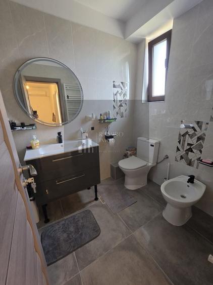 Casă individuală cu 6 camere cu Canalizare în Central