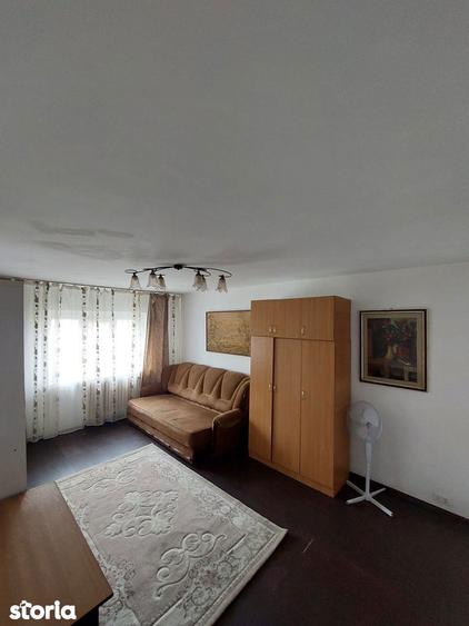 Garsonieră decomandată în Baza 3