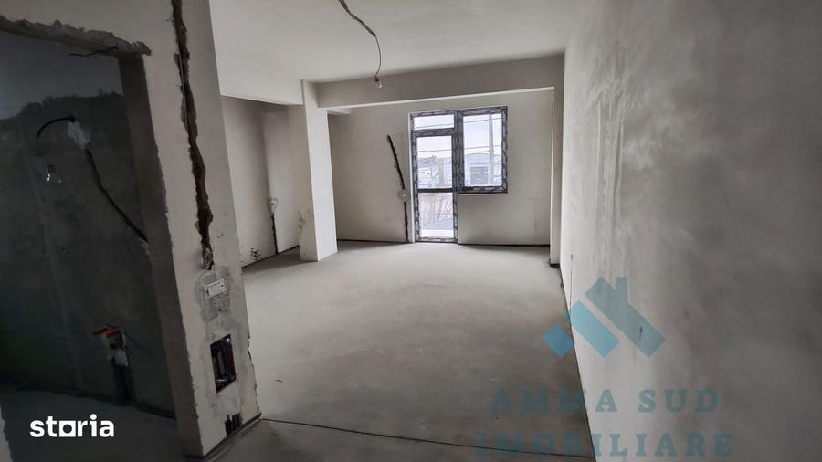 Casă cu 9 camere cu Teren 300 Mp în Central