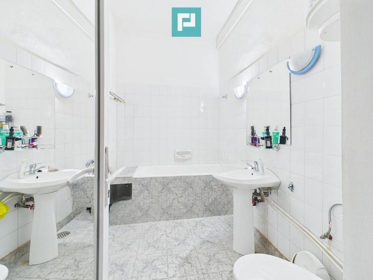 Casă individuală cu 5 camere cu Canalizare în Central