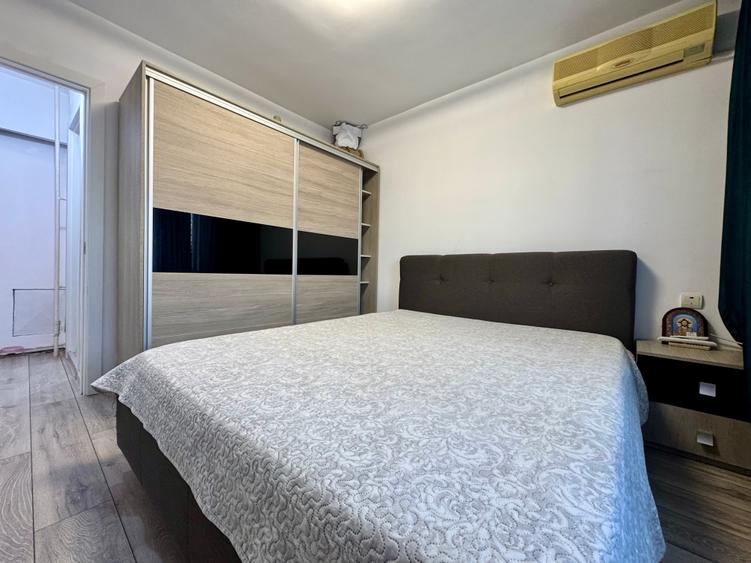 Apartament cu 4 camere semidecomandat în Crângași