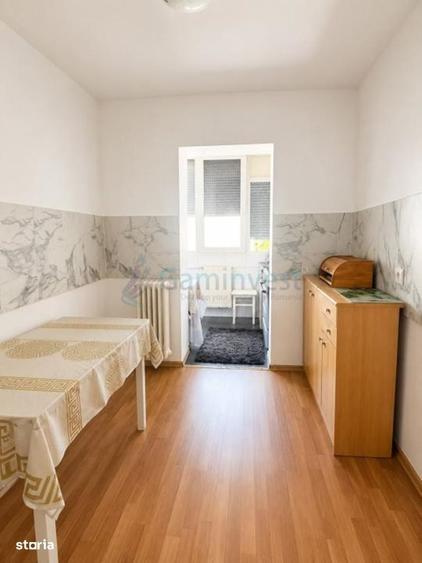 Apartament cu 3 camere decomandat în Central