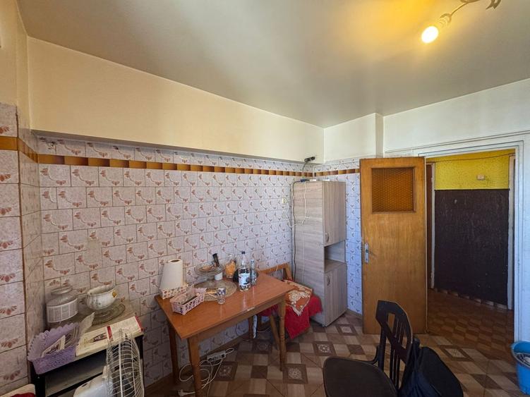 Apartament cu 3 camere decomandat, mobilat în Mihai Bravu