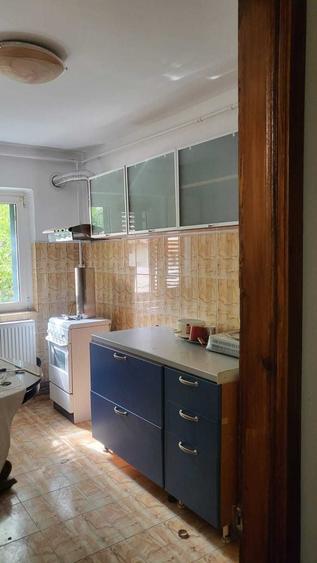 Apartament cu 4 camere decomandat în Central