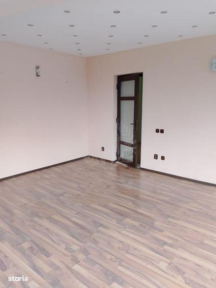 Casă cu 10 camere cu Teren 350 Mp în Central