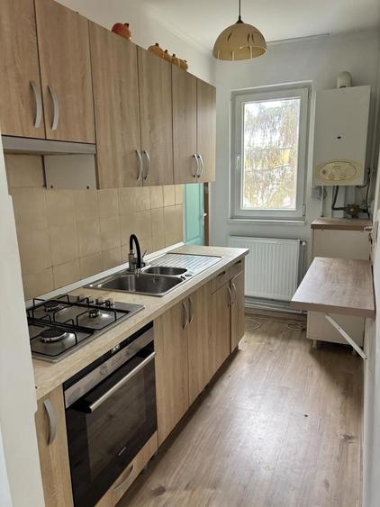Apartament cu 3 camere decomandat în Dâmbu Pietros