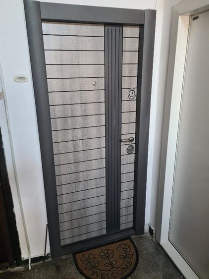 Apartament cu 4 camere semidecomandat în Inel II