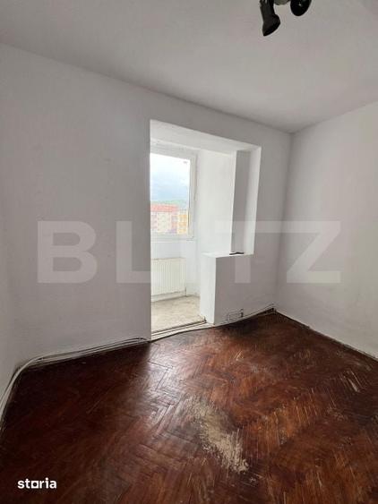 Apartament cu 4 camere decomandat în Central