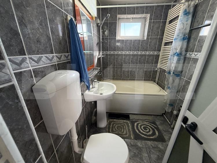 Apartament cu 2 camere semidecomandat, mobilat în Debarcader