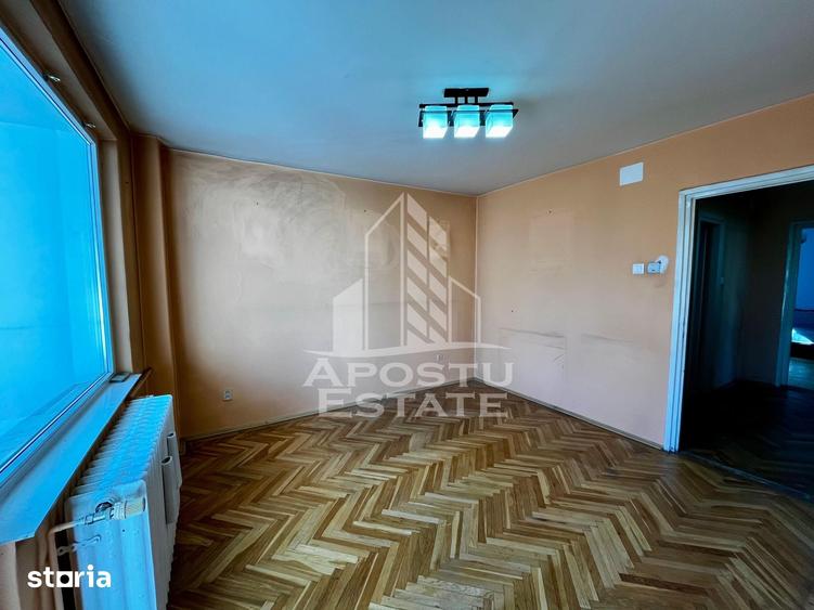 Apartament cu 4 camere semidecomandat în Take Ionescu