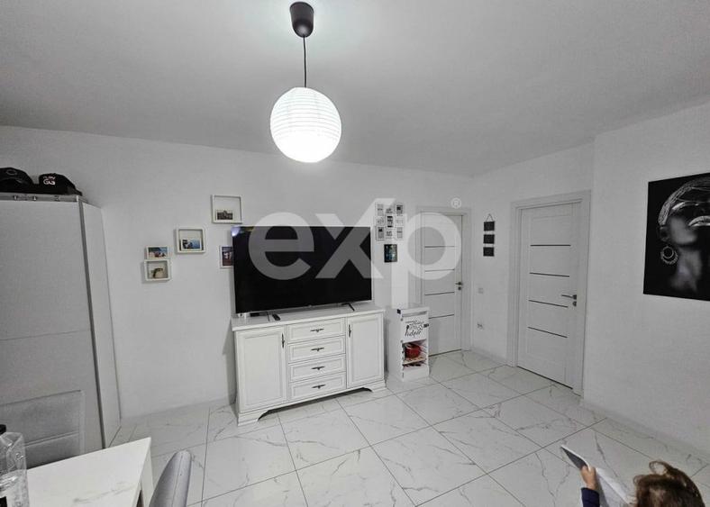 Apartament cu 3 camere semidecomandat în Florești