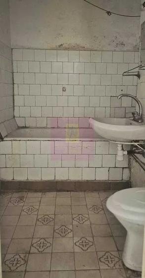 Apartament cu 3 camere semidecomandat în Lacul Tei