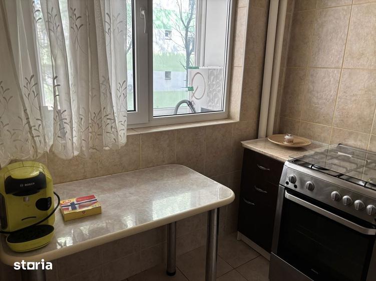Apartament cu 2 camere semidecomandat, mobilat în 1 Mai