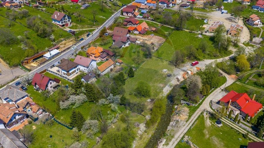 Teren Construcții intravilan de 1805 mp, în Moieciu de Jos