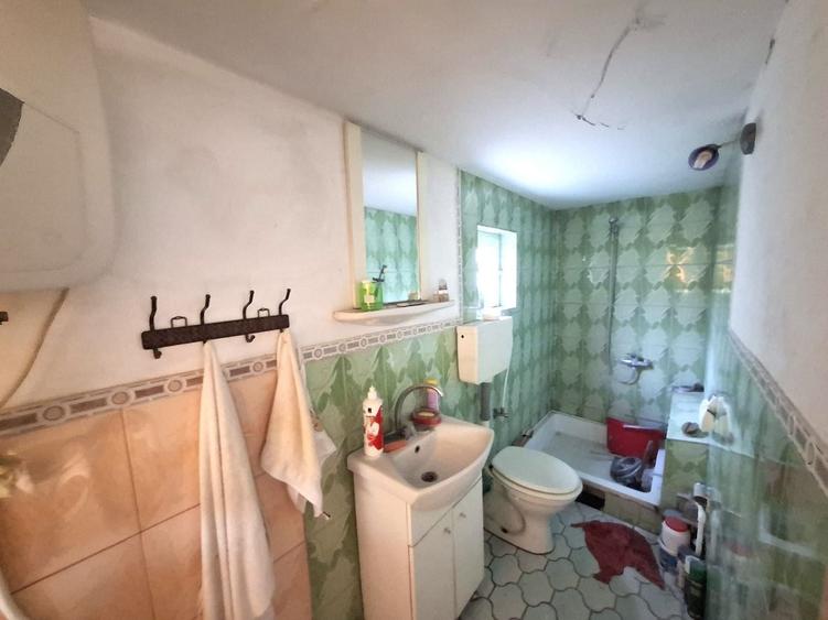 Casă cu 3 camere cu Canalizare în Vulturu