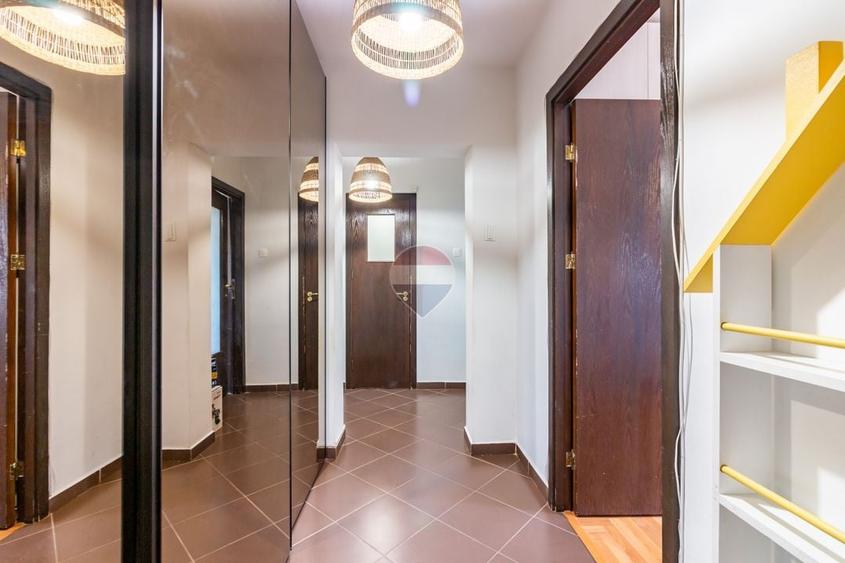 Apartament cu 3 camere semidecomandat, mobilat în Drumul Sării
