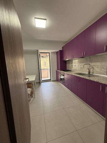 Apartament cu 2 camere decomandat în Victoriei
