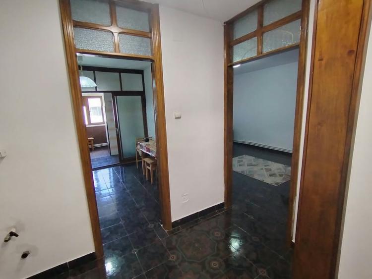 Apartament cu 3 camere decomandat, mobilat în Peco