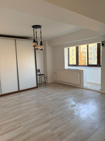 Apartament cu 3 camere decomandat în Tineretului