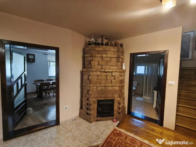Casă cu 5 camere cu Teren 1500 Mp în Central