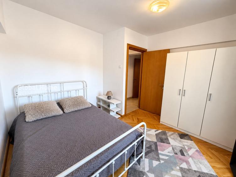 Apartament cu 4 camere decomandat, mobilat în P-ța Romană