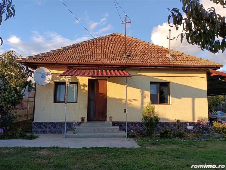 Casă cu 3 camere cu Teren 3000 Mp în Români