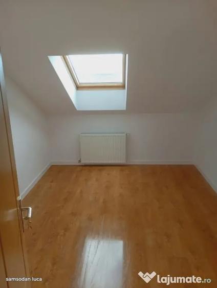 Apartament cu 3 camere semidecomandat în Florești