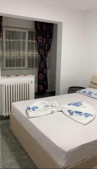 Apartament cu 3 camere decomandat, mobilat în Central