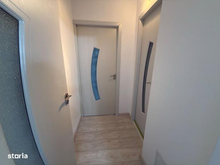 Apartament cu 3 camere semidecomandat în Mărășești