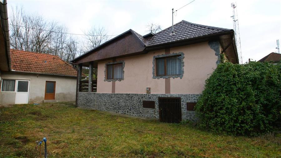 Casă individuală cu 3 camere cu Teren 1084 Mp în Vața de Jos