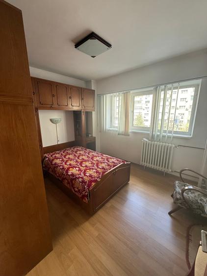 Apartament cu 3 camere semidecomandat, mobilat în Titulescu