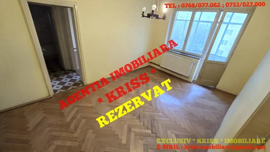 Apartament cu 3 camere semidecomandat în Craiovei