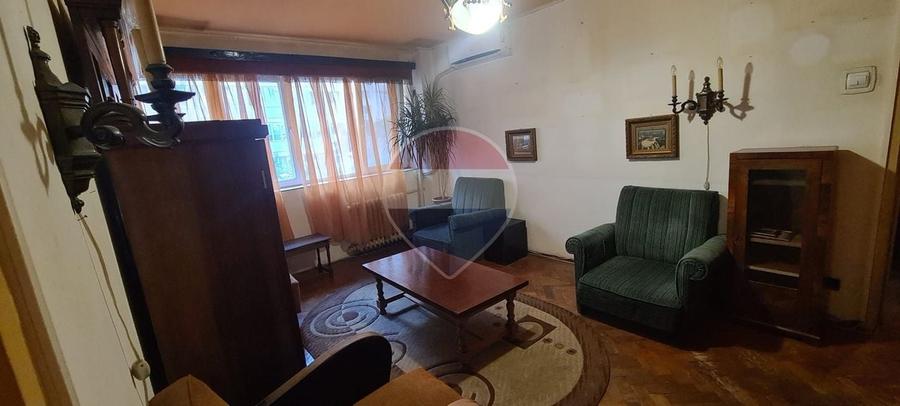 Apartament cu 3 camere semidecomandat, mobilat în Ferdinand