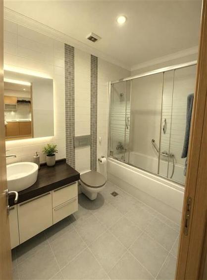 Apartament cu 2 camere semidecomandat în Tei
