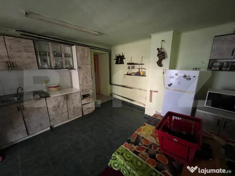 Casă cu 6 camere cu Teren 1032 Mp în Central
