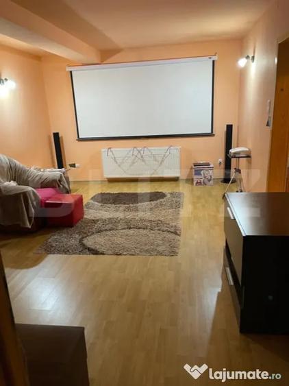 Casă cu 7 camere cu Teren 316 Mp în Central