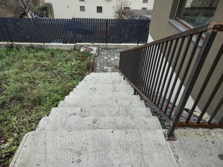 Duplex cu 4 camere cu Canalizare în Iris