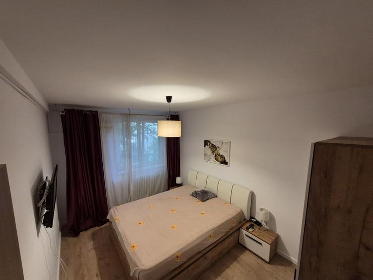 Apartament cu 3 camere semidecomandat în Central